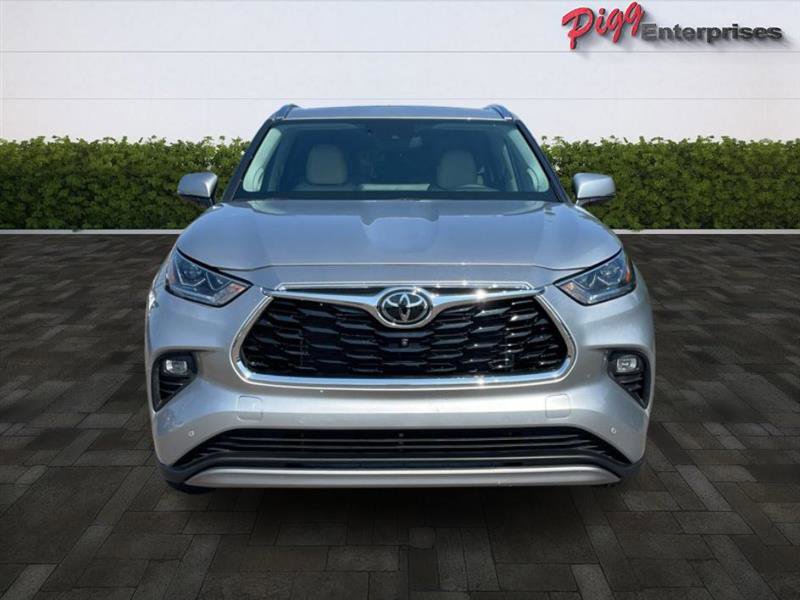 Used 2024 Toyota Highlander LE image 5