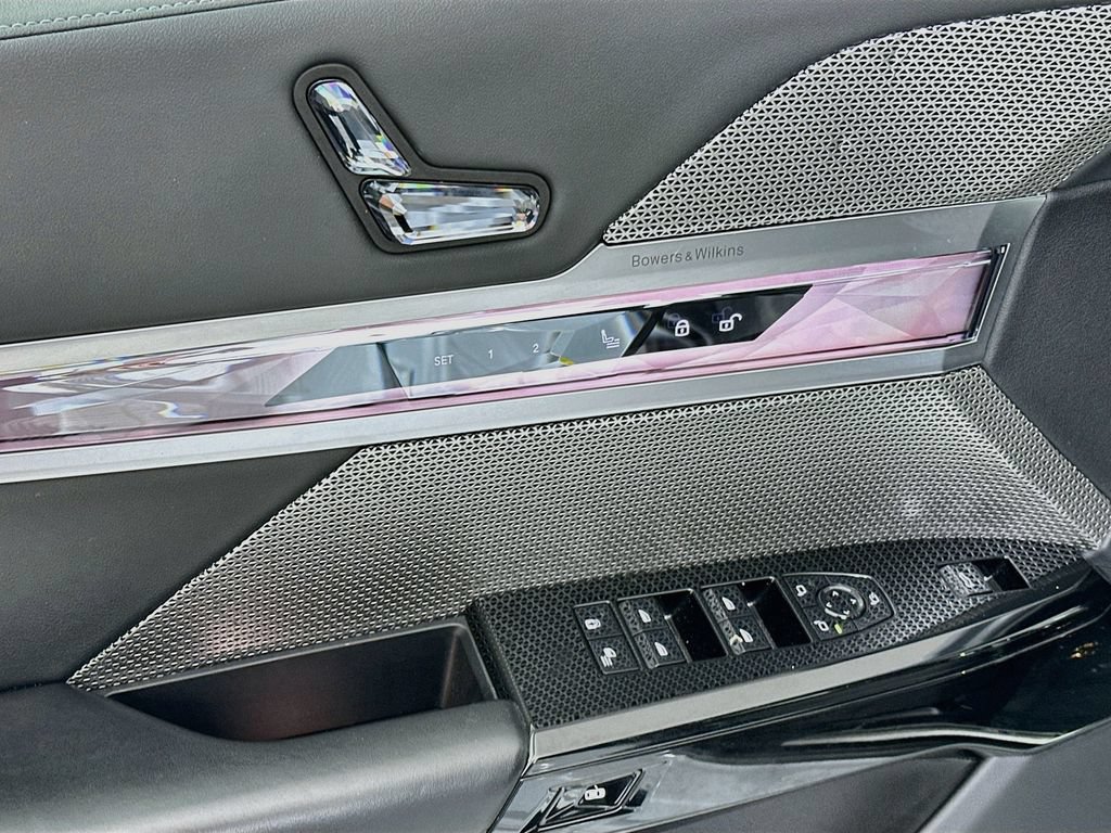 Used 2023 BMW 740i w/ Parking Assistance Package RWD image 19