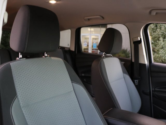 Used 2017 Ford Escape SE w/ SE Cold Weather Package AWD/4WD image 9