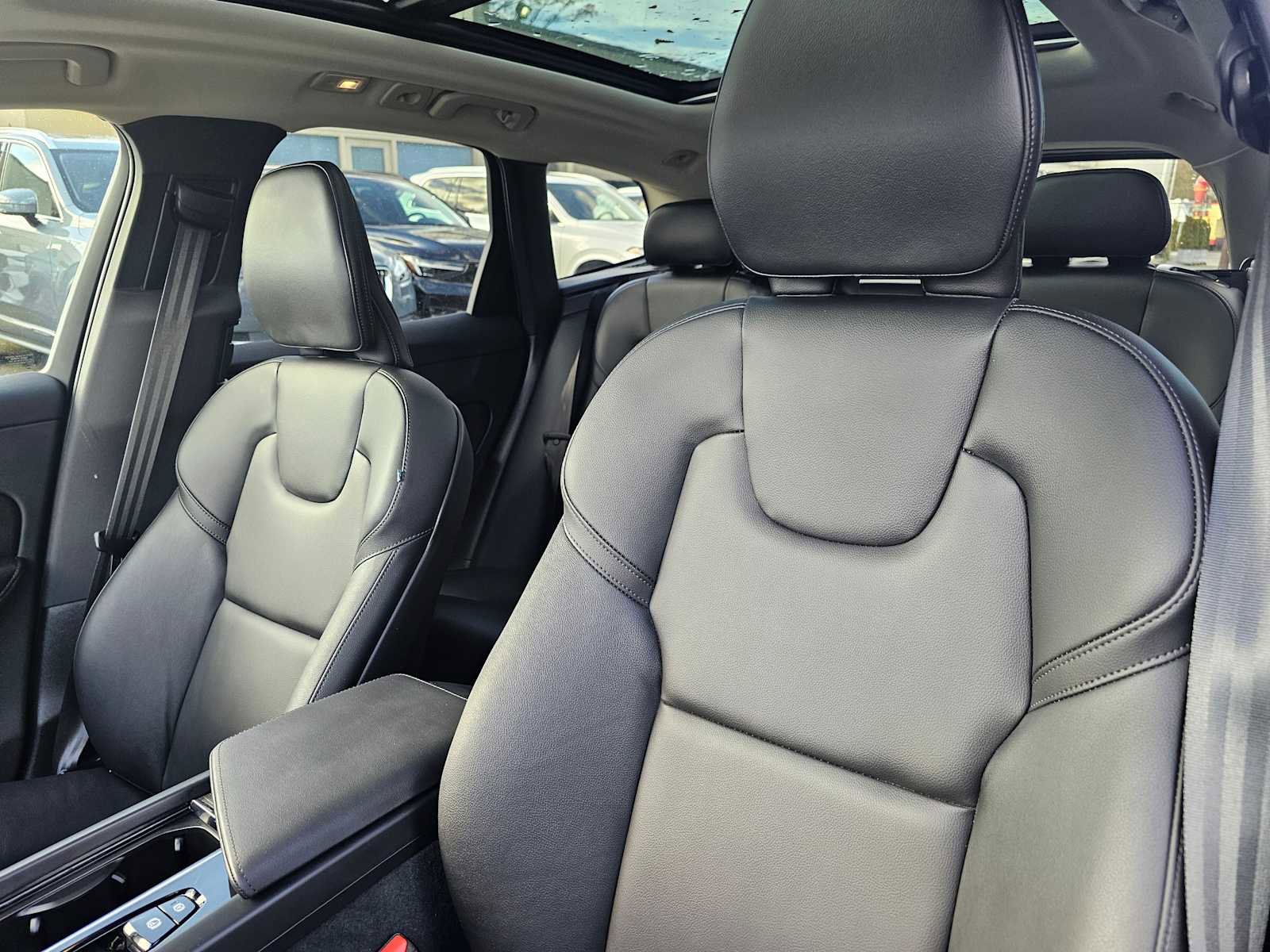 Used 2025 Volvo XC60 B5 Core w/ Protection Package Premier image 24