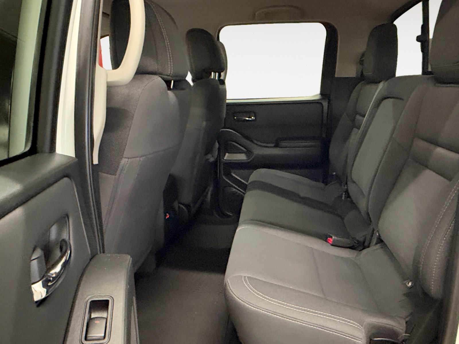 Used 2024 Nissan Frontier SV w/ Technology Package RWD image 24