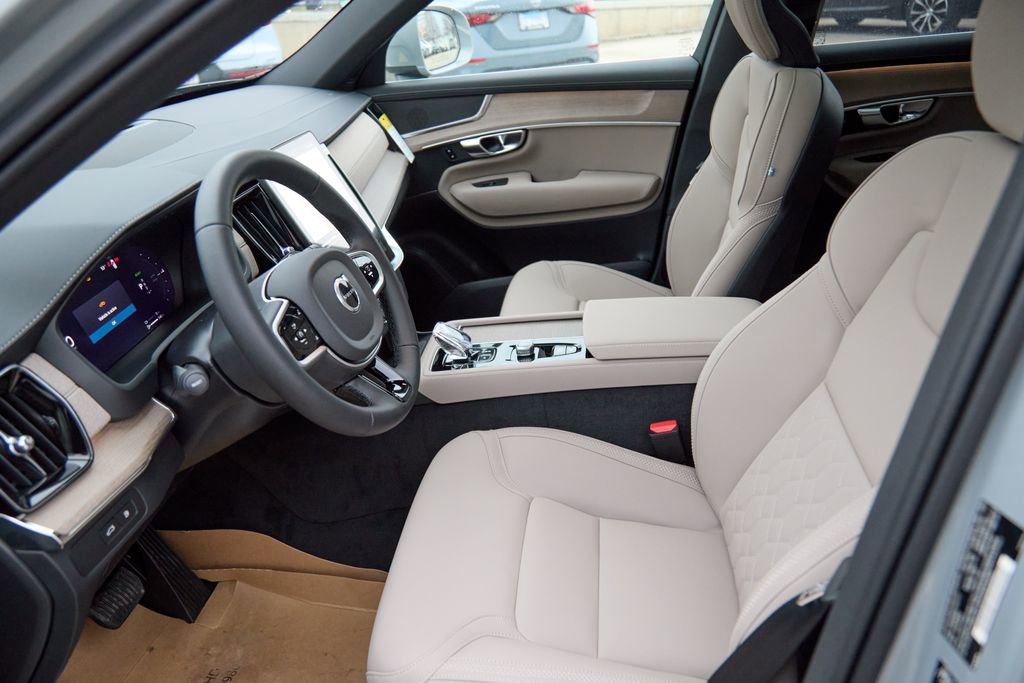 New 2026 Volvo XC90 T8 Plus w/ Protection Package image 18