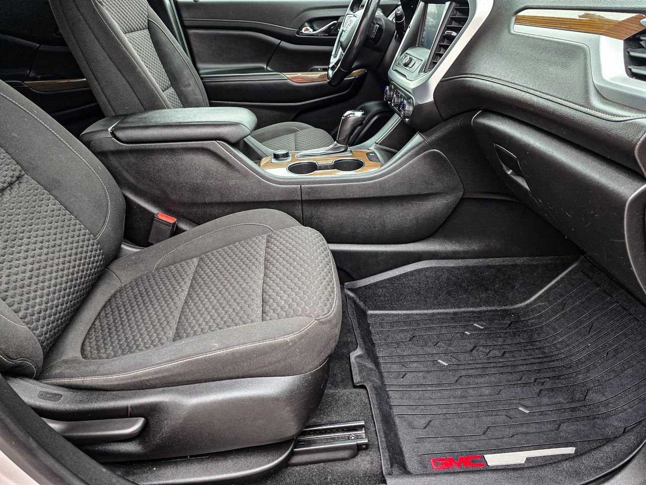 Used 2019 GMC Acadia SLE w/ LPO, Floor Liner Package image 44