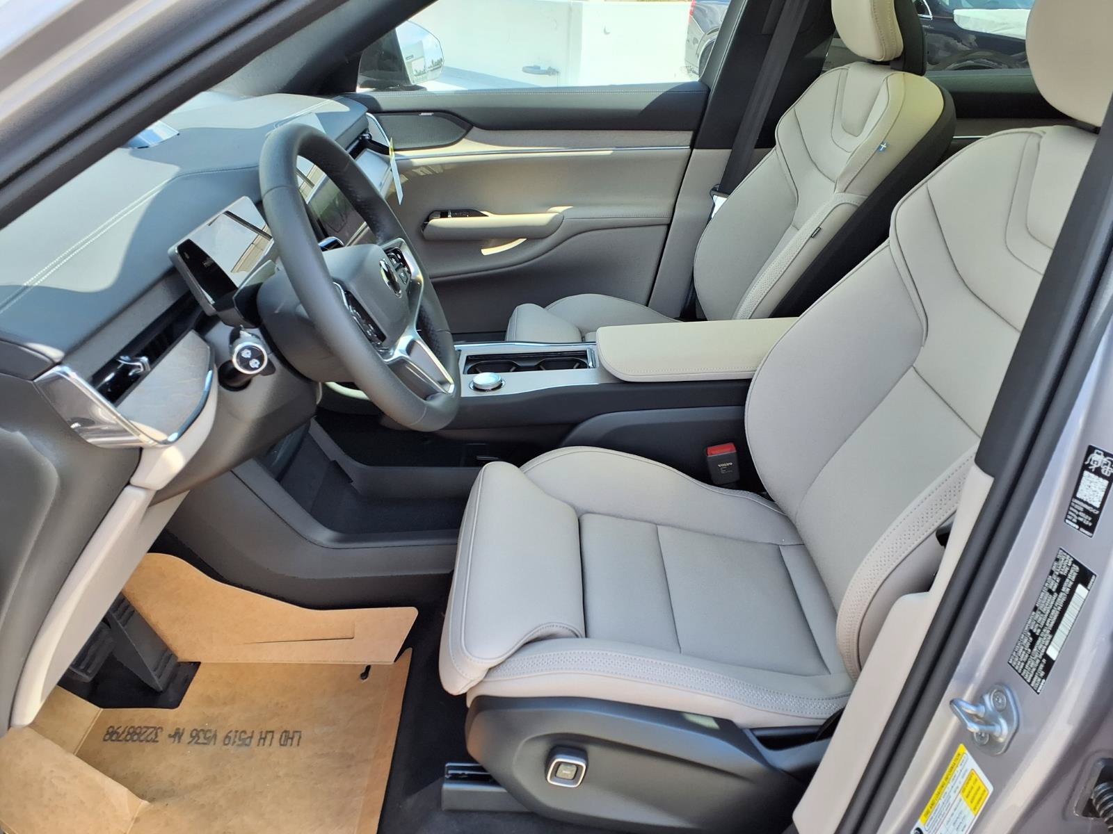 New 2026 Volvo EX90 Plus RWD image 13