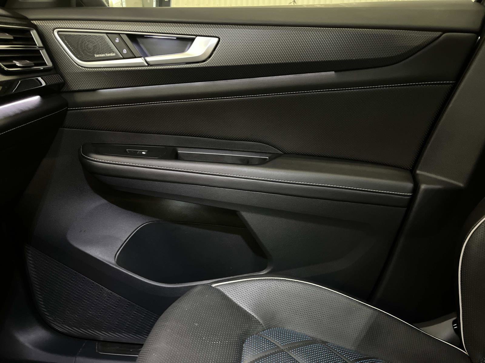 Used 2024 Volkswagen Atlas Cross Sport SEL Premium R-Line image 23