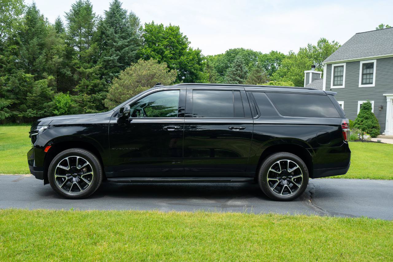 Used 2023 Chevrolet Suburban RST w/ Luxury Package AWD/4WD image 6