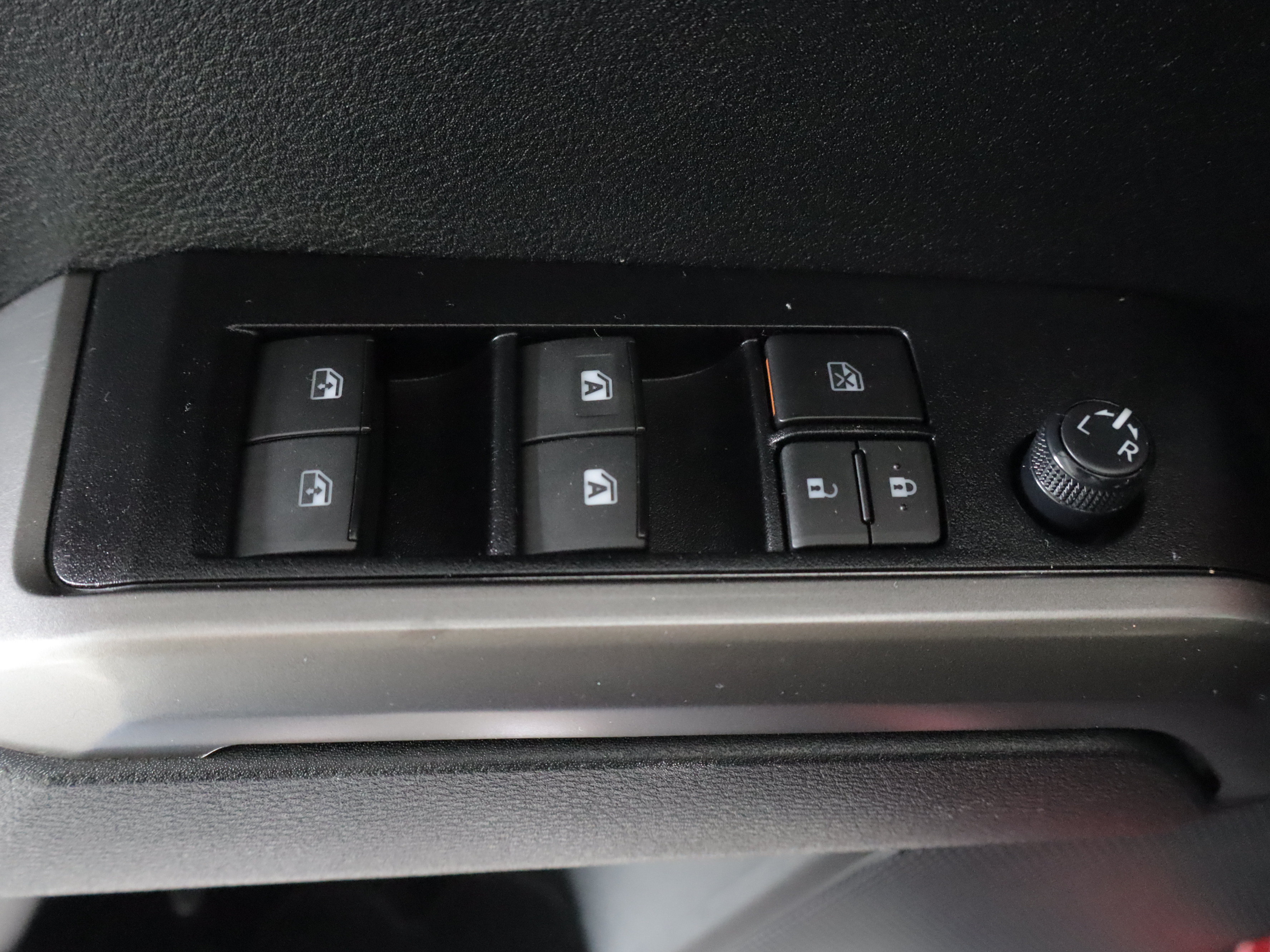 Used 2023 Toyota Tacoma SR5 AWD/4WD image 12