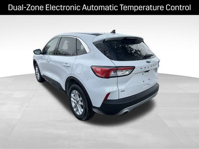 Used 2022 Ford Escape SE w/ Cold Weather Package image 17