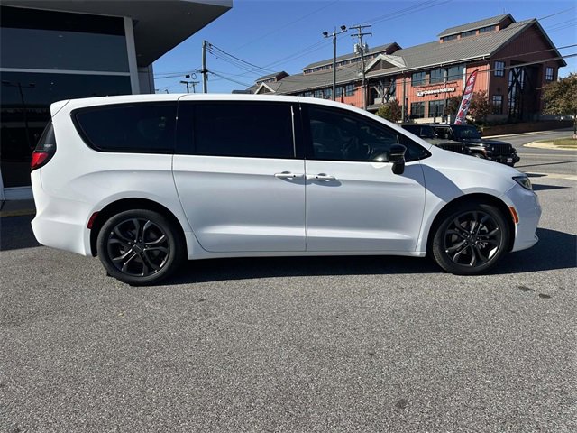 New 2026 Chrysler Pacifica Select image 35