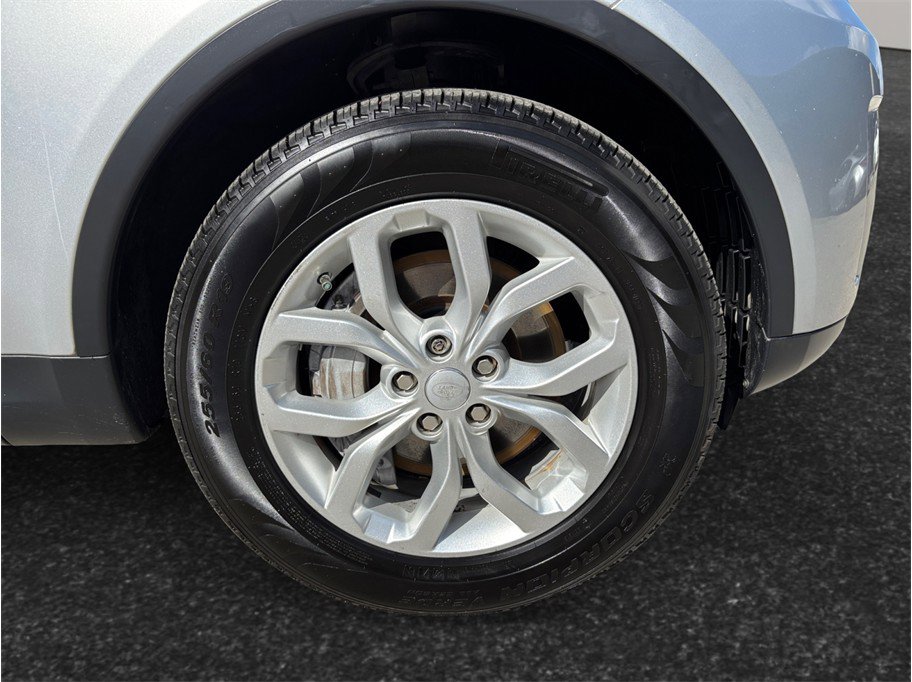 Used 2018 Land Rover Discovery SE image 13