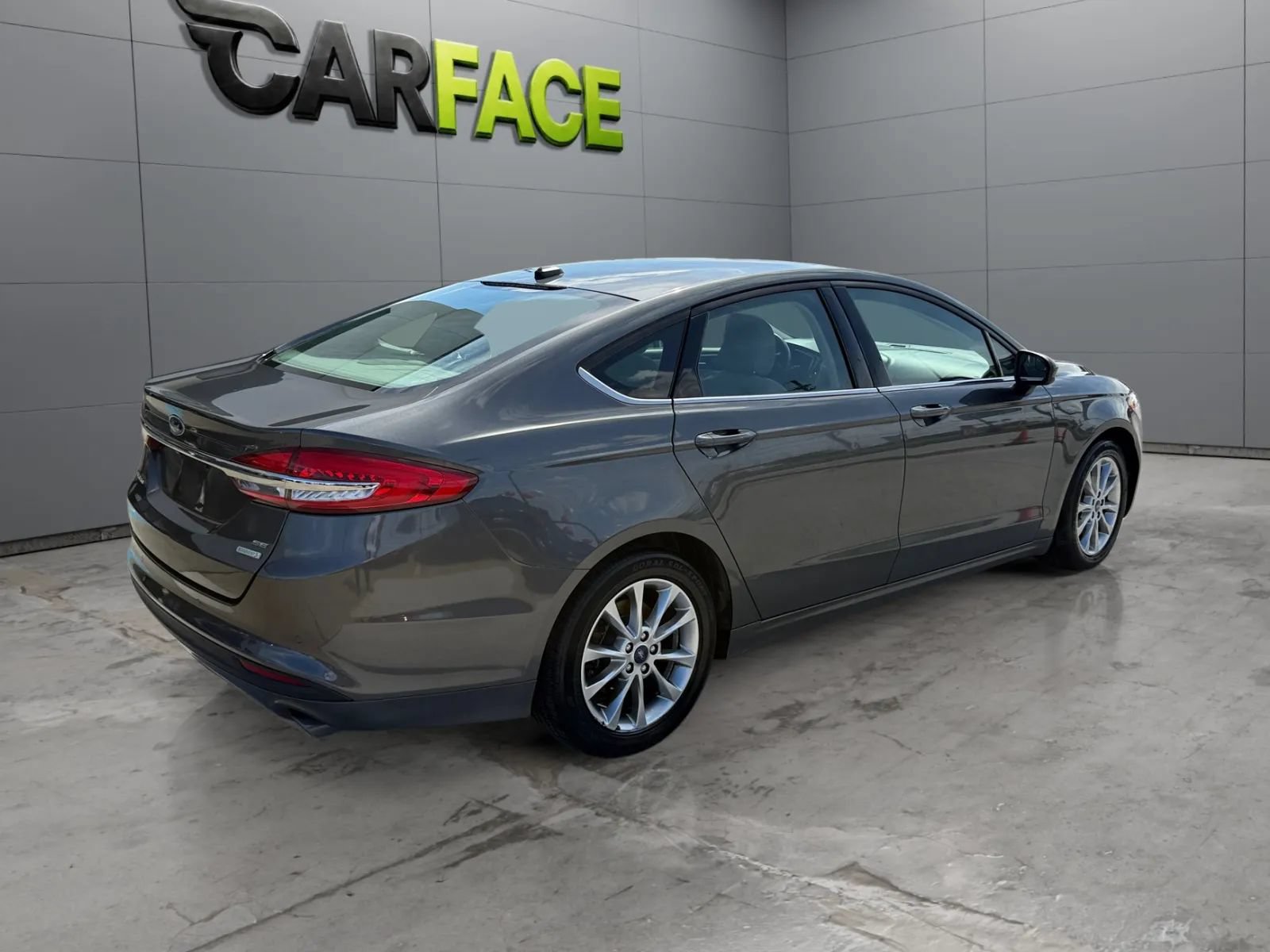 Used 2017 Ford Fusion SE w/ Fusion SE Technology Package FWD image 12