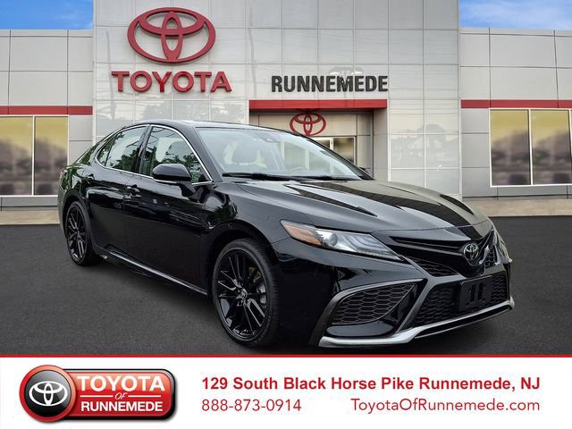 Certified 2022 Toyota Camry XSE FWD image 1
