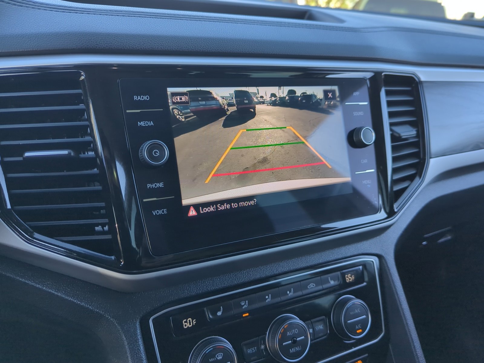 Used 2023 Volkswagen Atlas SE w/ Panoramic Sunroof Package image 27