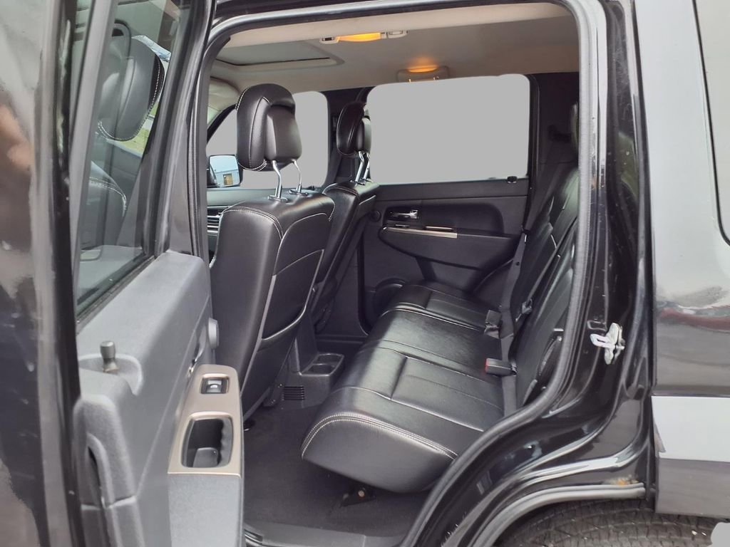 Used 2012 Jeep Liberty Limited Jet w/ Chrome Accents Group image 23