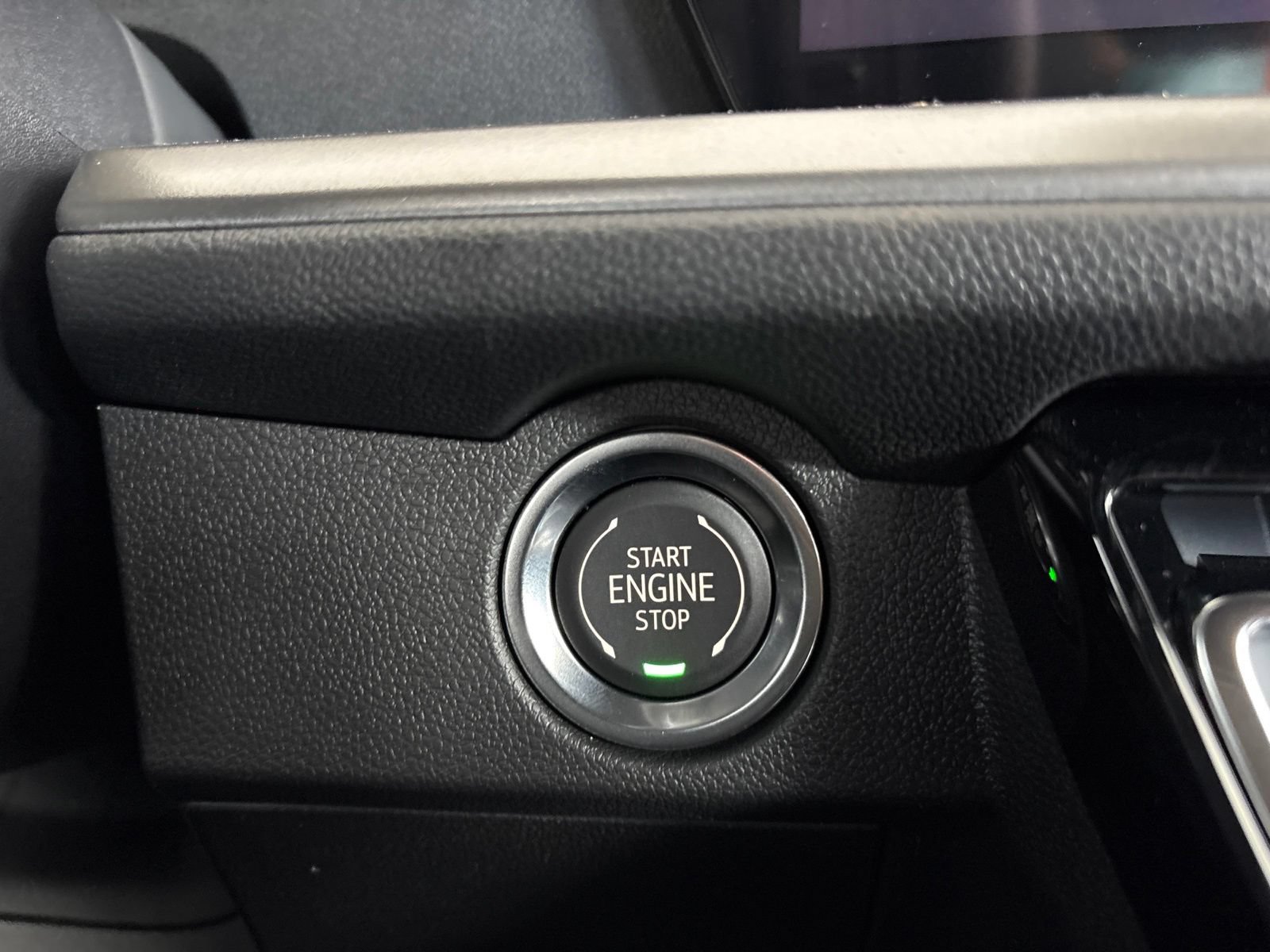 New 2027 Chevrolet Traverse LT w/ Midnight/Sport Edition FWD image 29