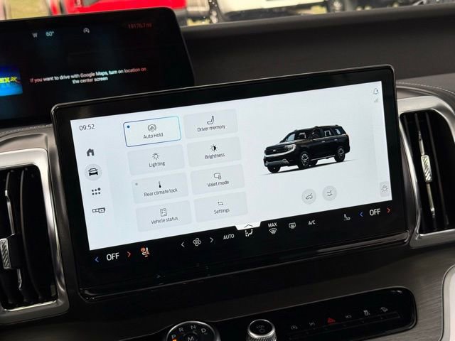 Certified 2025 Ford Expedition Platinum image 32