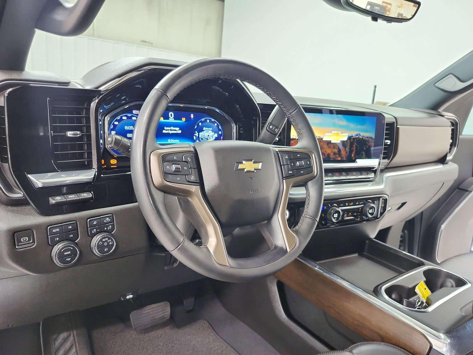Used 2024 Chevrolet Silverado 2500 High Country w/ Technology Package image 18