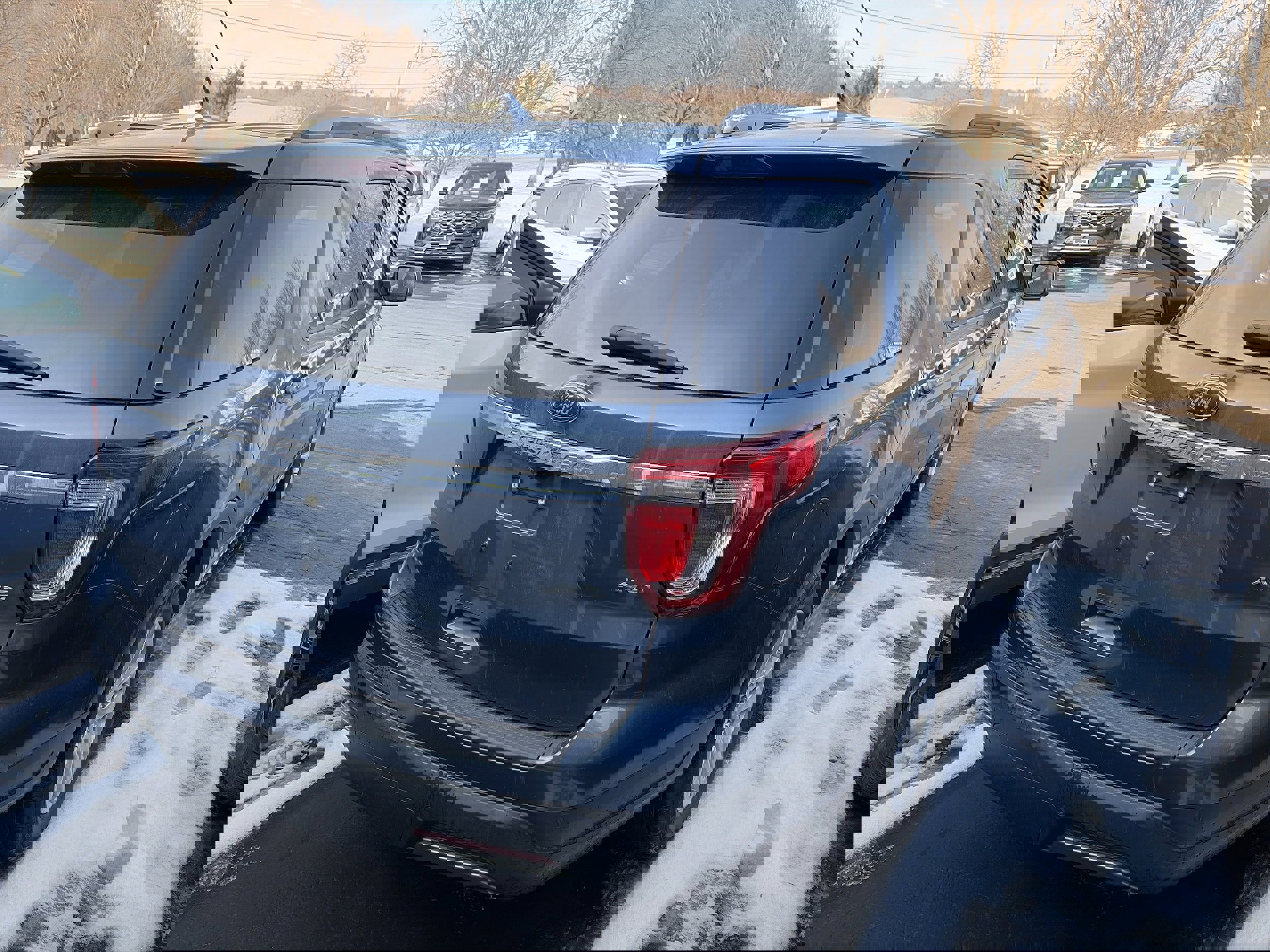 Used 2019 Ford Explorer XLT w/ Equipment Group 202A image 2