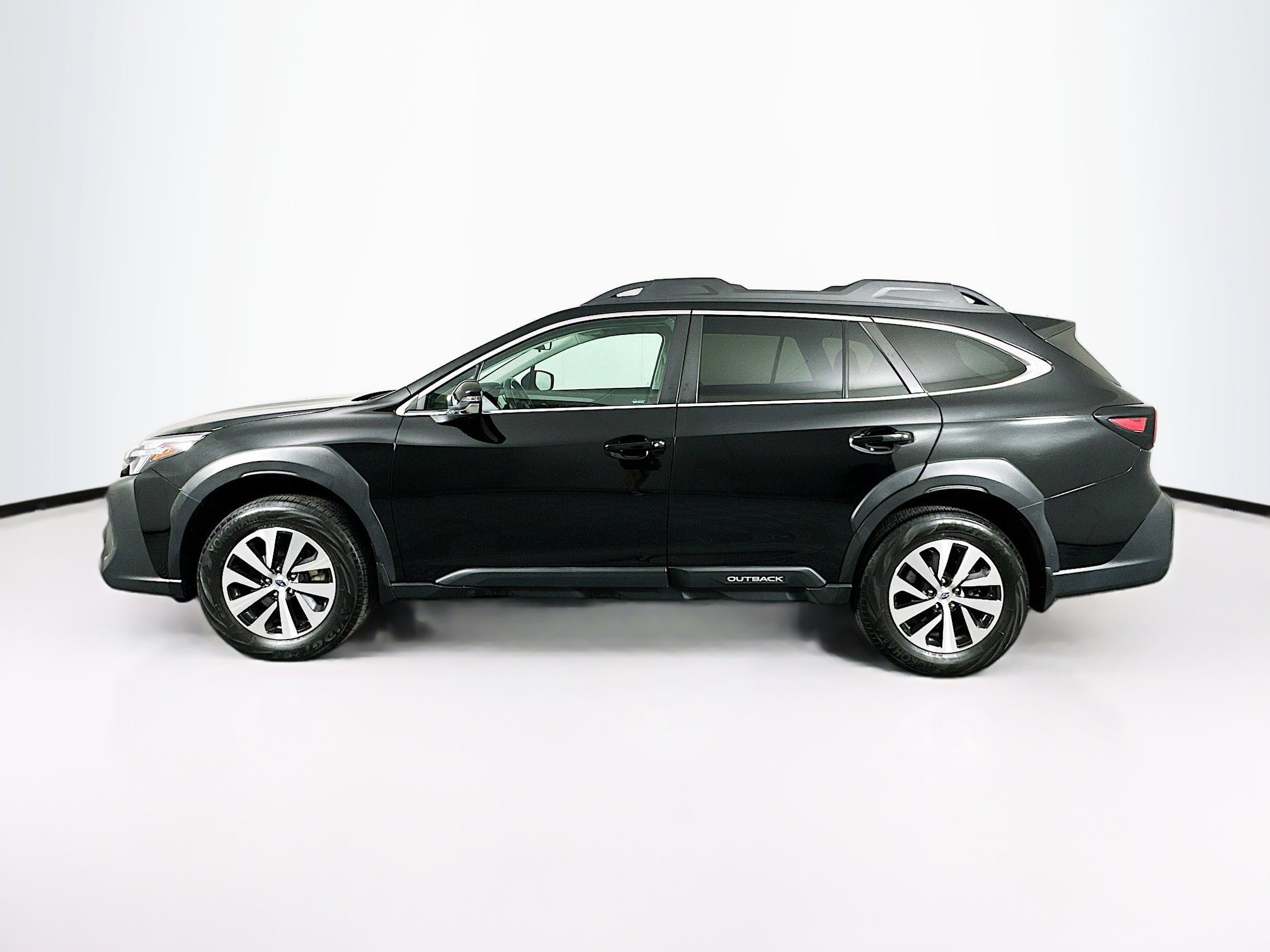 Used 2023 Subaru Outback Premium AWD/4WD image 4