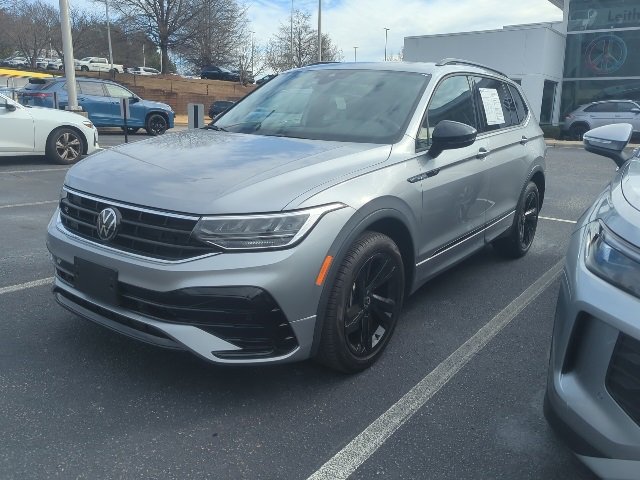 Certified 2024 Volkswagen Tiguan SE R-Line image 7