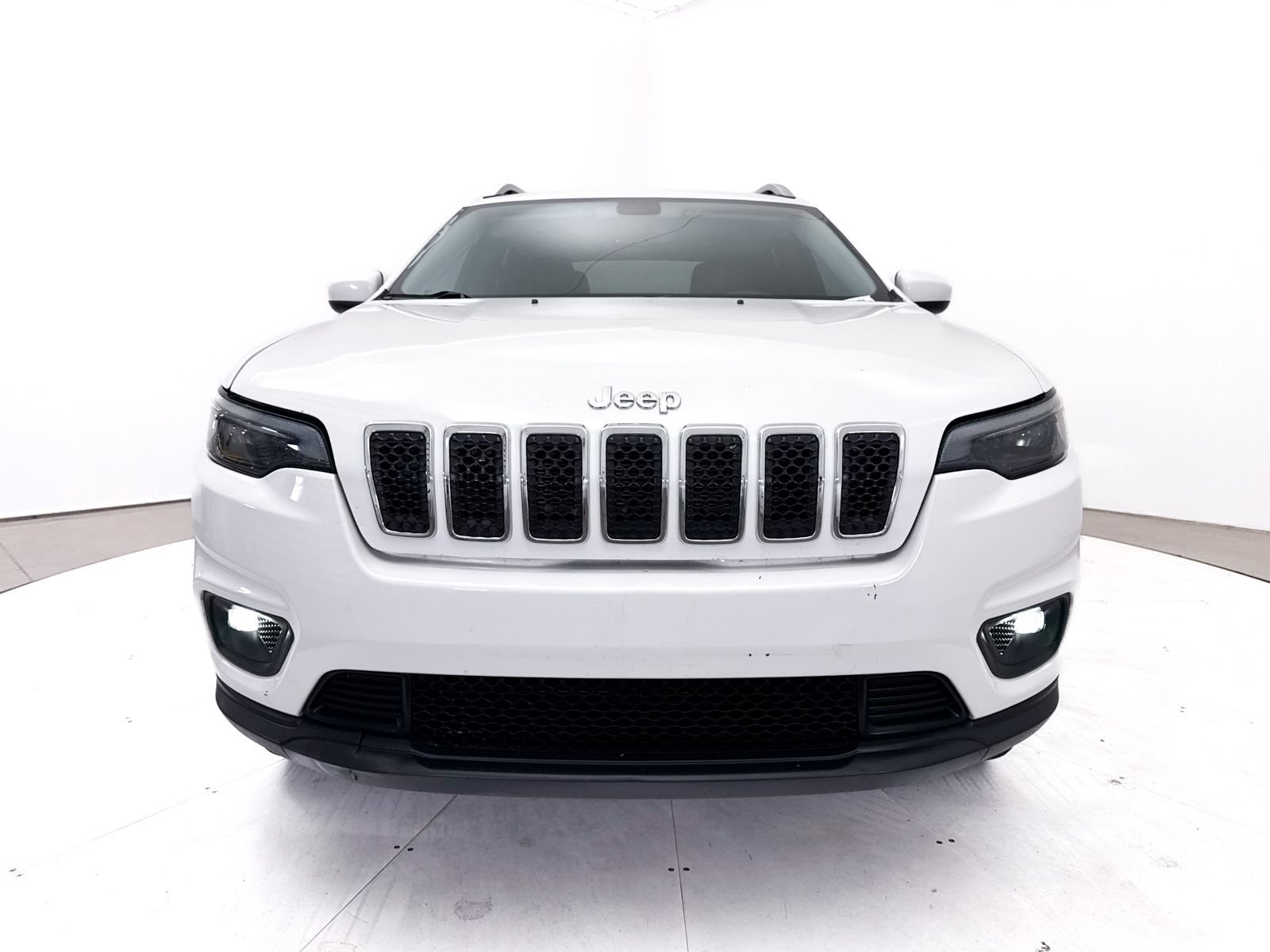 Used 2019 Jeep Cherokee Latitude Plus w/ Comfort/Convenience Group AWD/4WD image 13