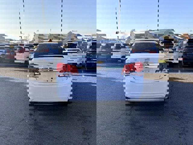 Used 2015 Chevrolet Cruze LT image 4