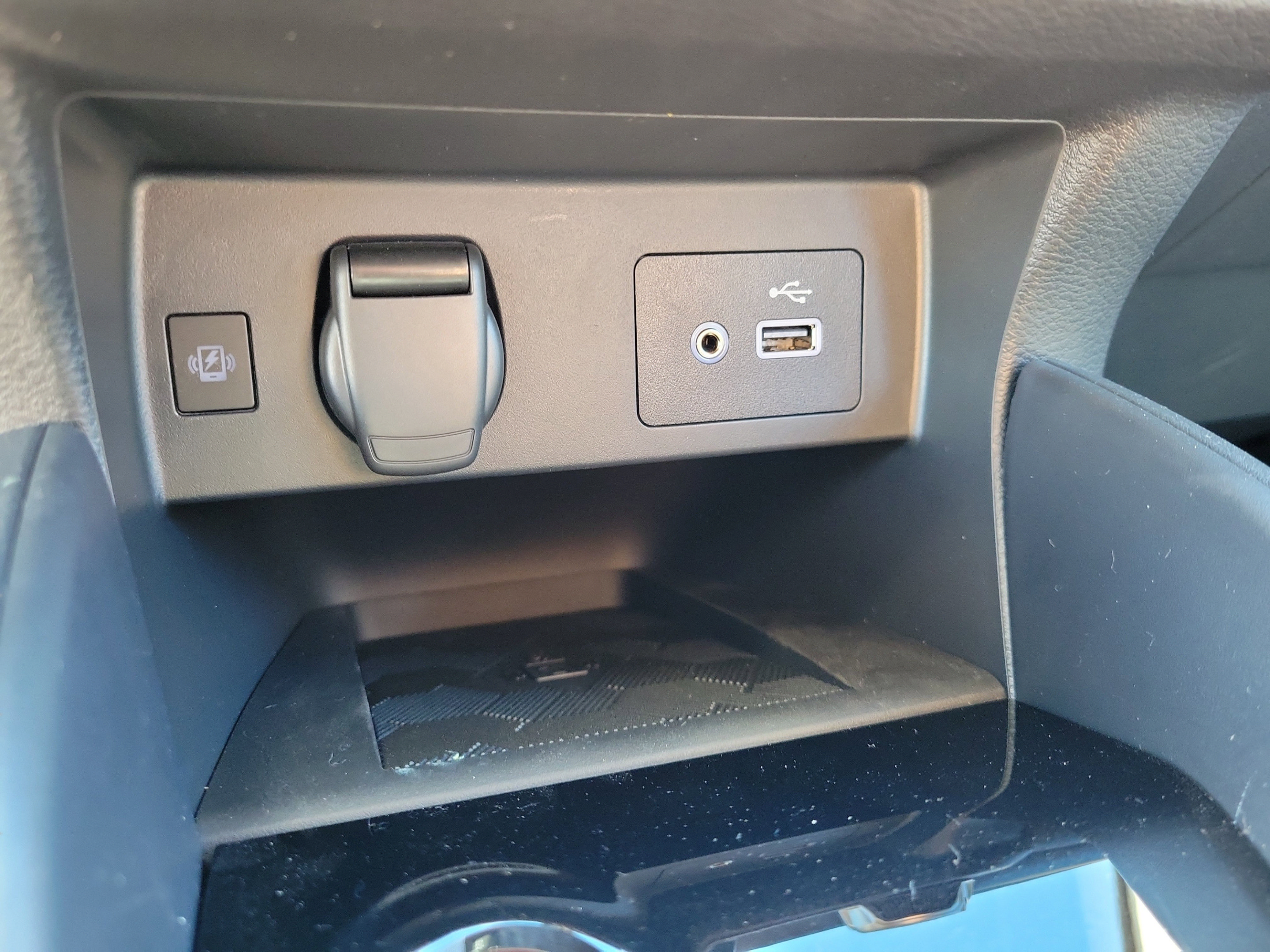 Certified 2025 Nissan Versa SV w/ Trunk Package FWD image 28