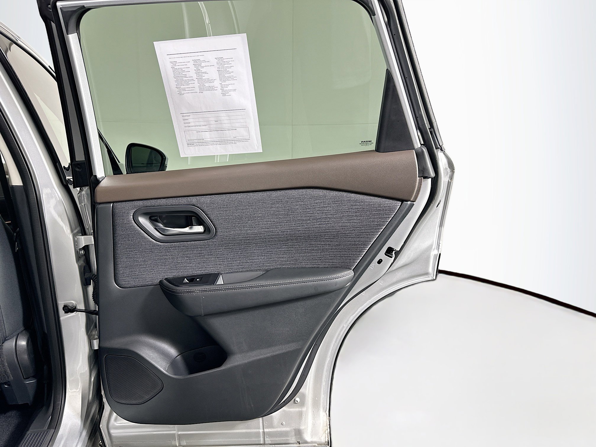 Used 2021 Nissan Rogue SV image 30