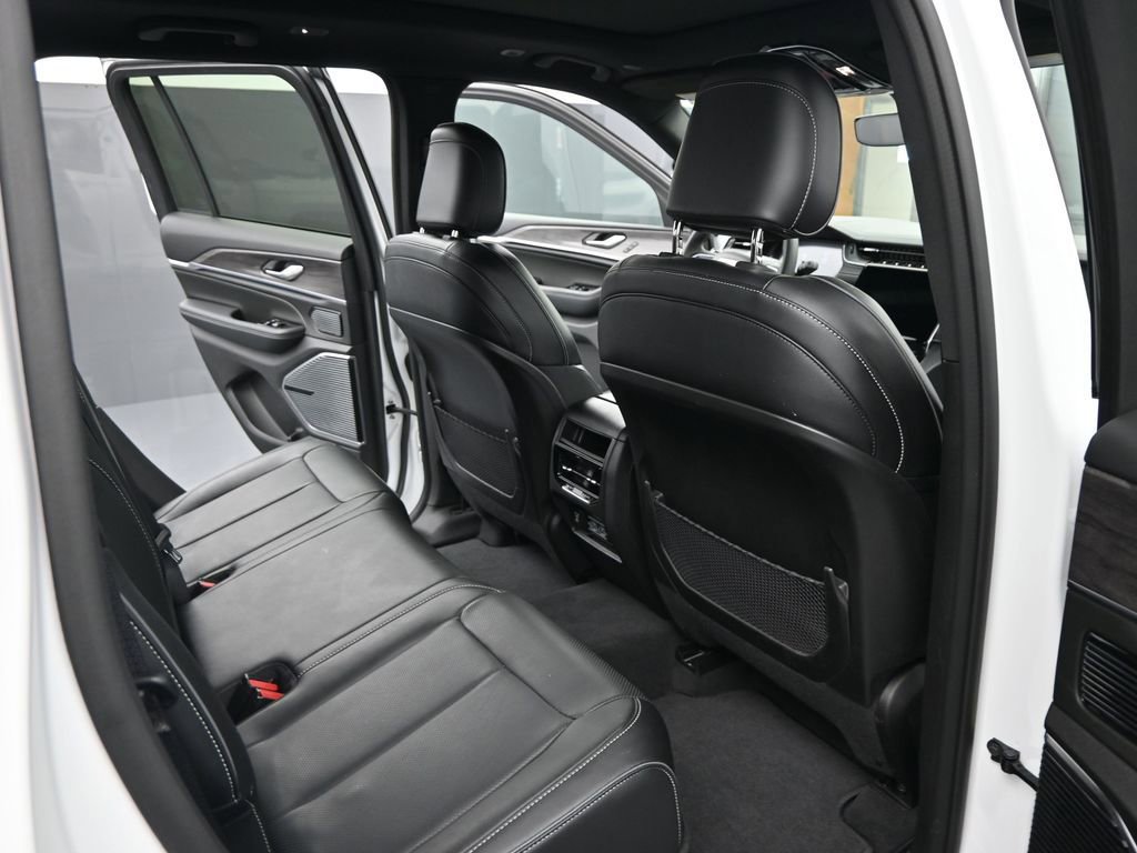 Used 2022 Jeep Grand Cherokee Overland image 18