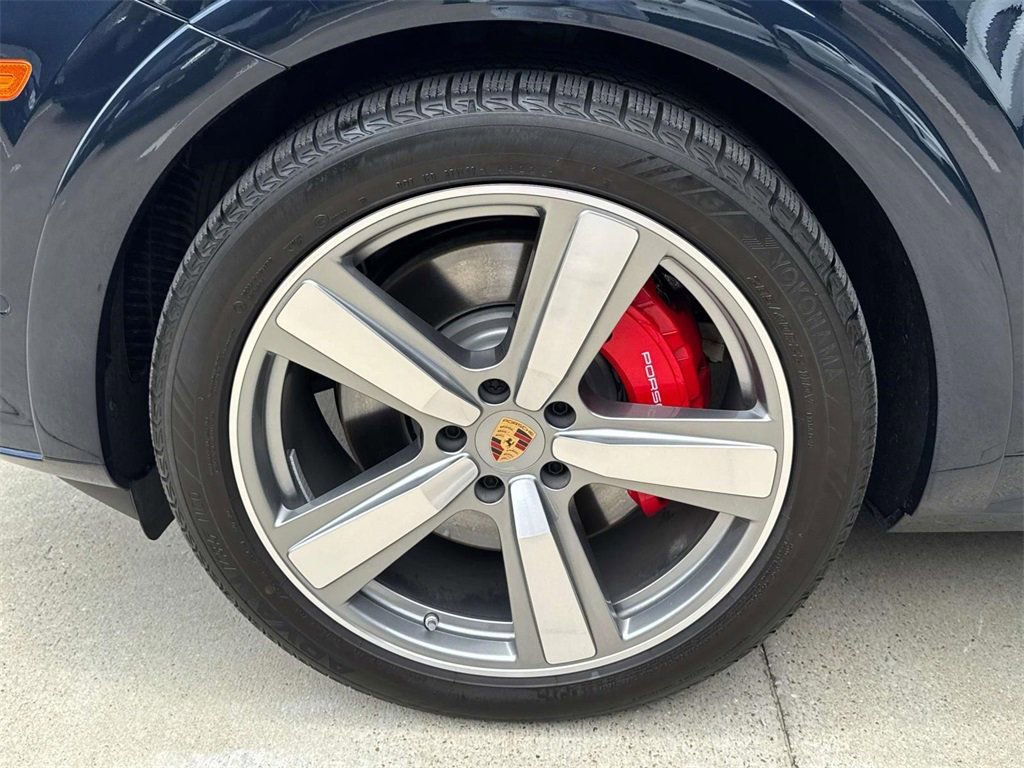 Certified 2025 Porsche Cayenne S image 13