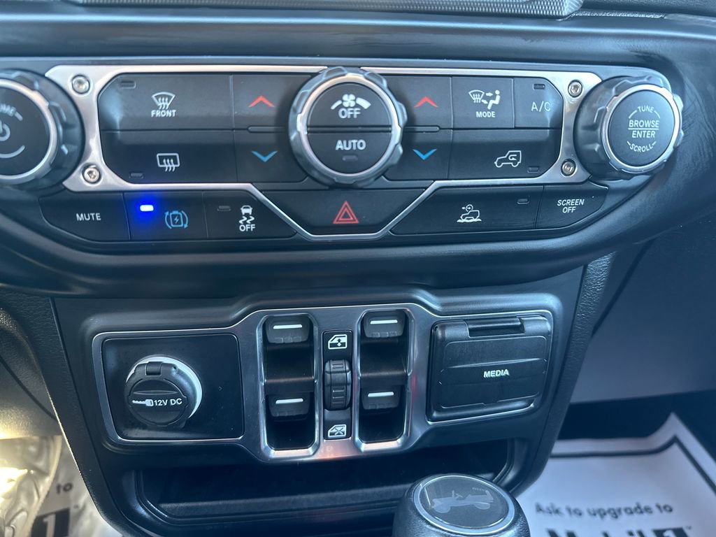 Used 2022 Jeep Wrangler Unlimited Sahara image 16