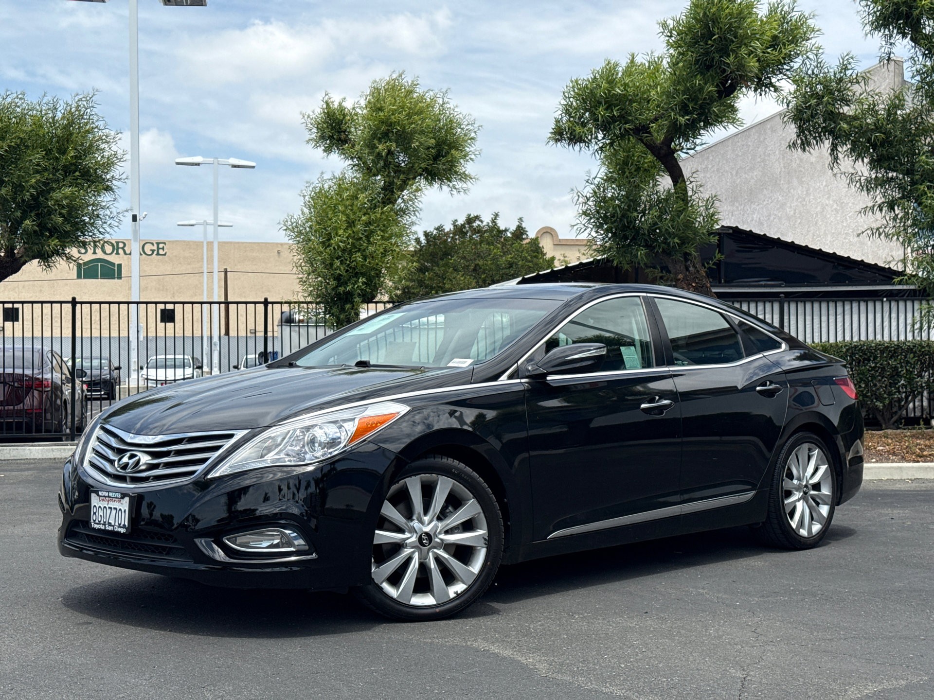 Used 2013 Hyundai Azera w/ Technology Pkg FWD image 2