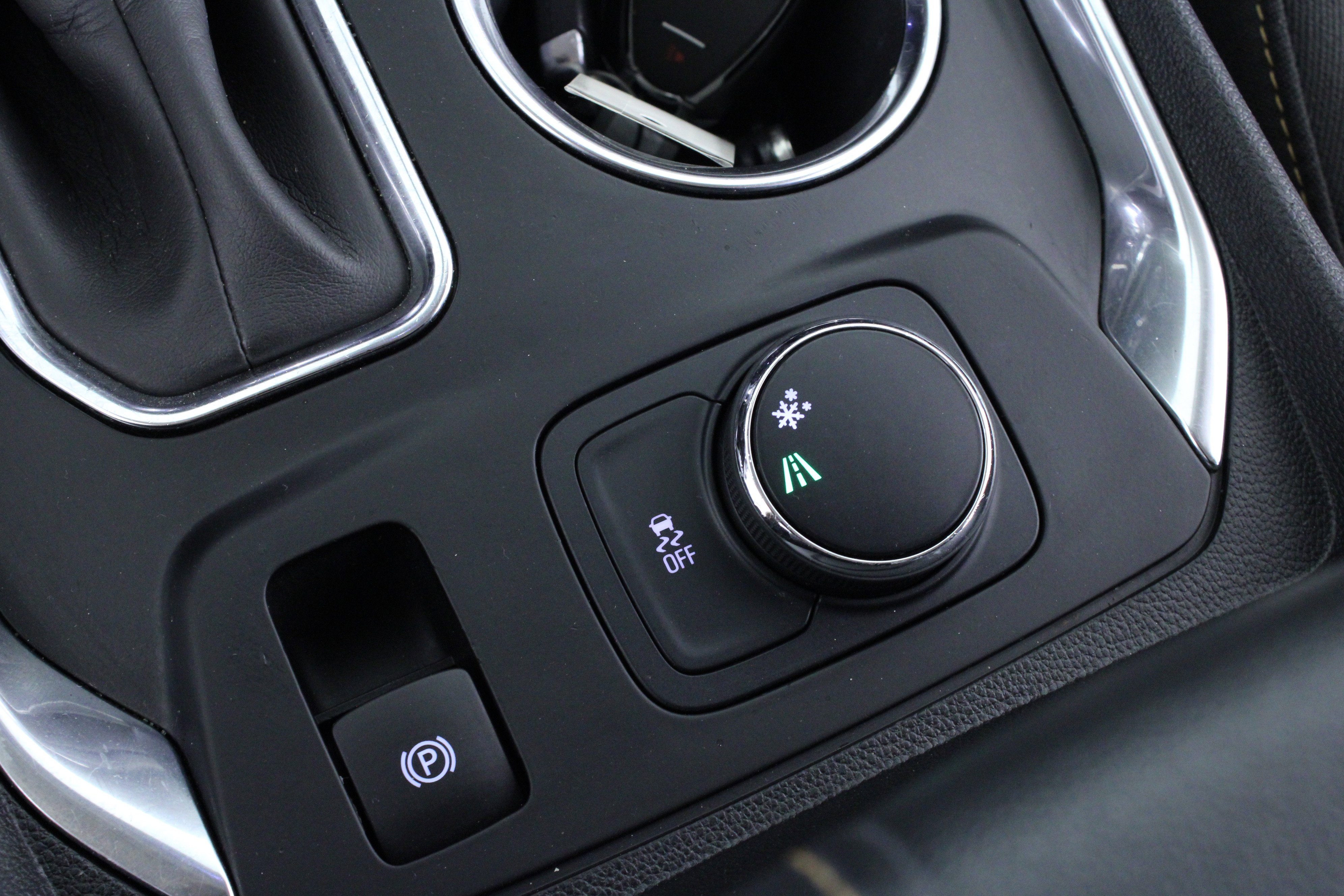 Used 2021 Chevrolet Traverse LS image 30