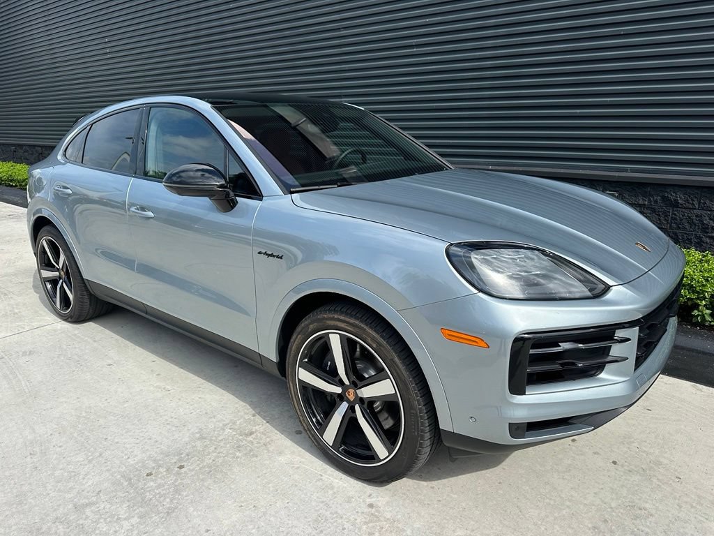 Certified 2026 Porsche Cayenne E-Hybrid Coupe AWD/4WD image 12