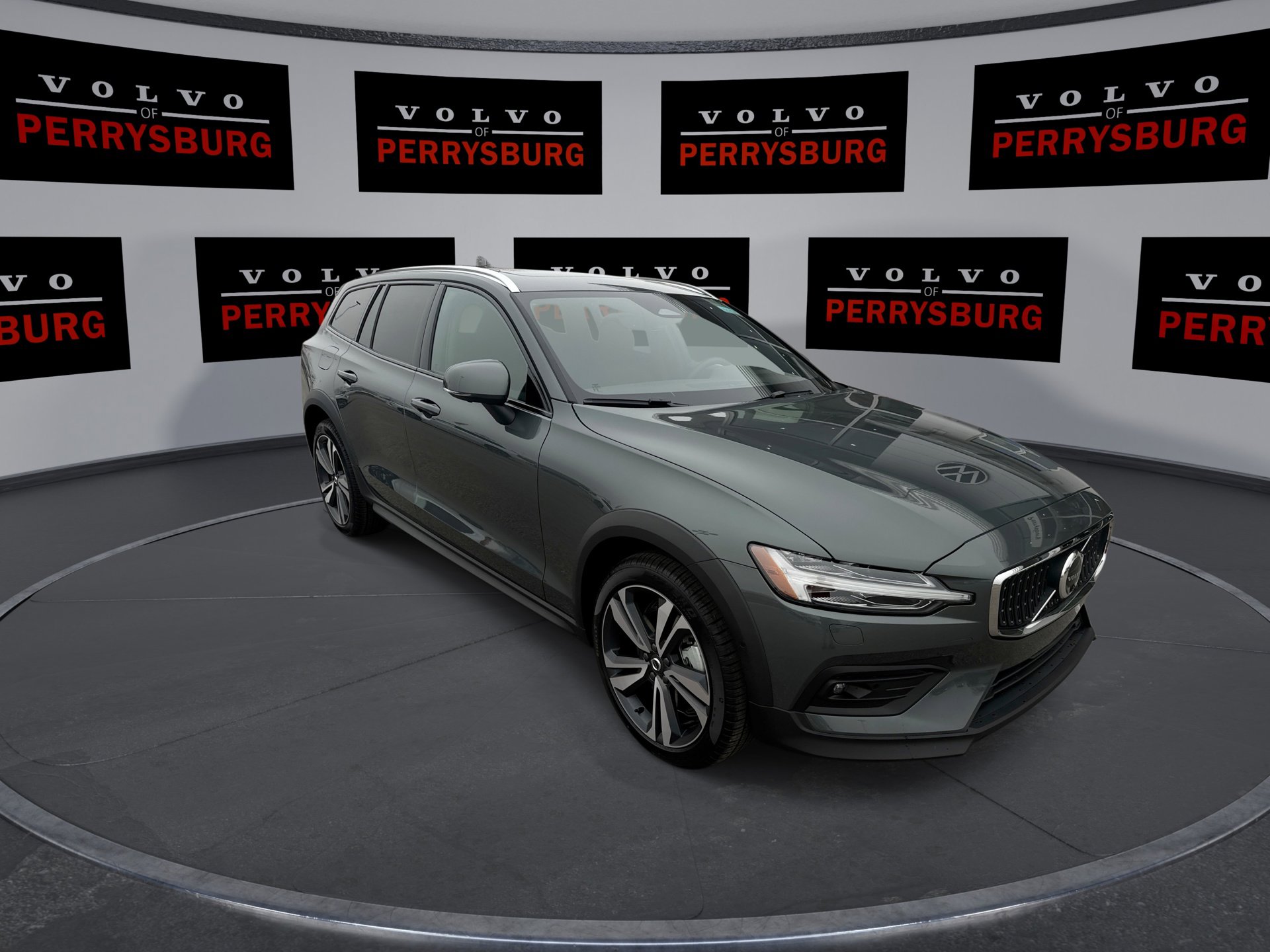 New 2026 Volvo V60 B5 Cross Country Plus w/ Climate Package image 2