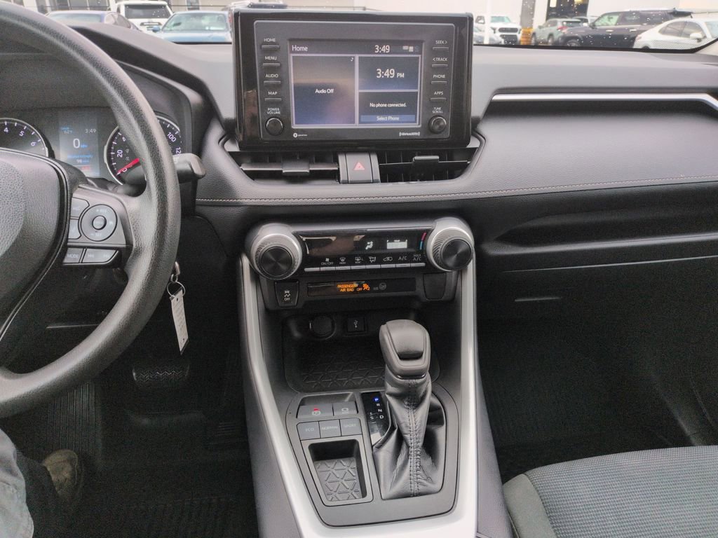 Used 2021 Toyota RAV4 LE image 17