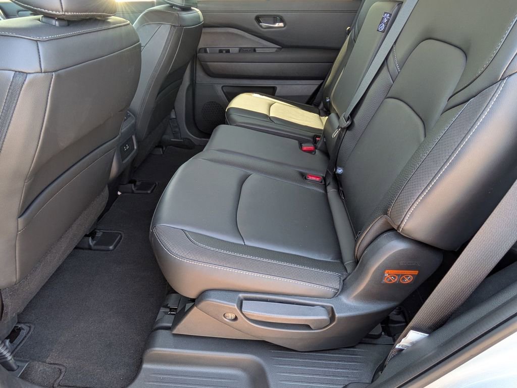Certified 2025 Nissan Pathfinder SL w/ Cargo Package AWD/4WD image 27