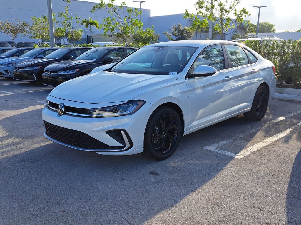 Used 2025 Volkswagen Jetta SE w/ Black Wheel Package image 3