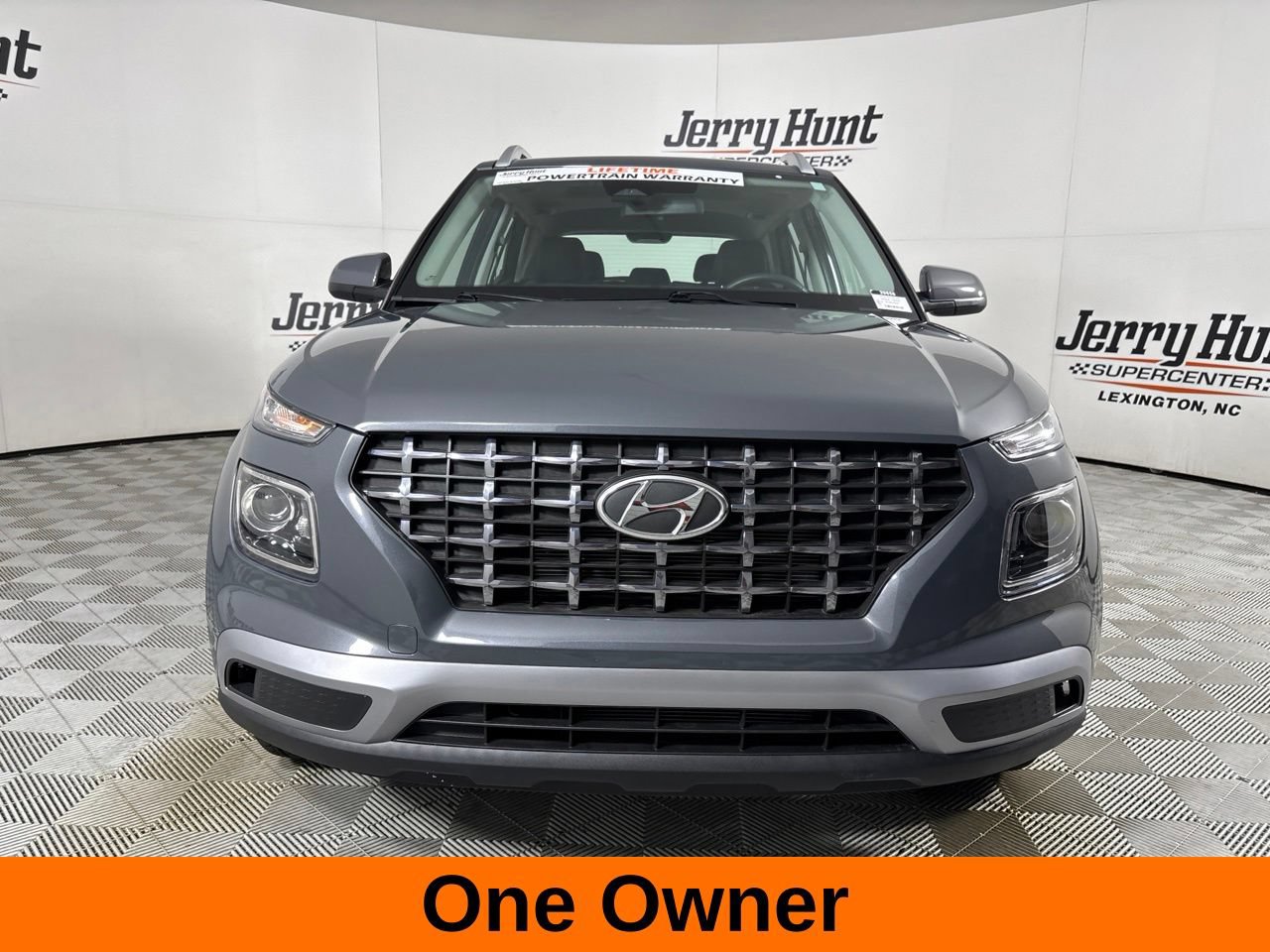Used 2025 Hyundai Venue SEL FWD image 3