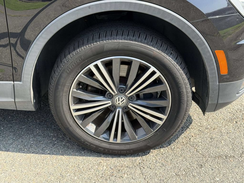 Used 2018 Volkswagen Tiguan SEL AWD/4WD image 25