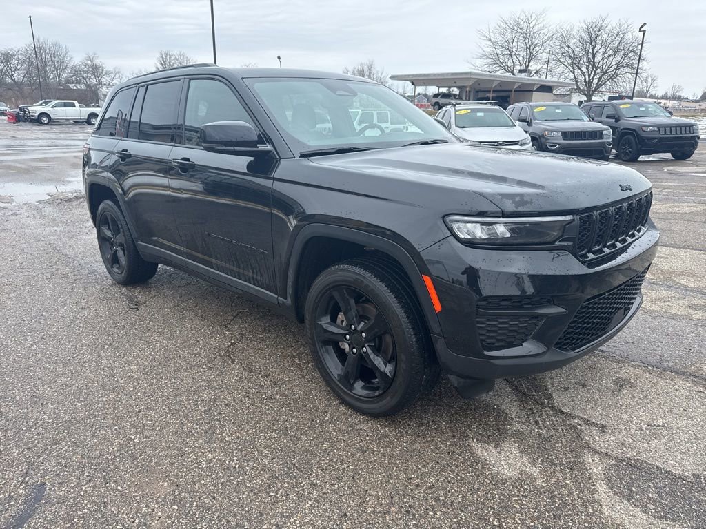 Used 2023 Jeep Grand Cherokee Altitude image 8