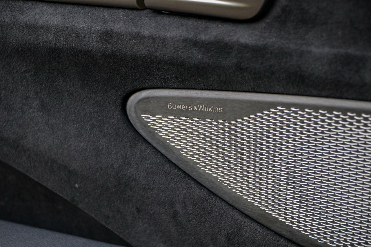 New 2025 Aston Martin V8 Vantage Coupe RWD image 31