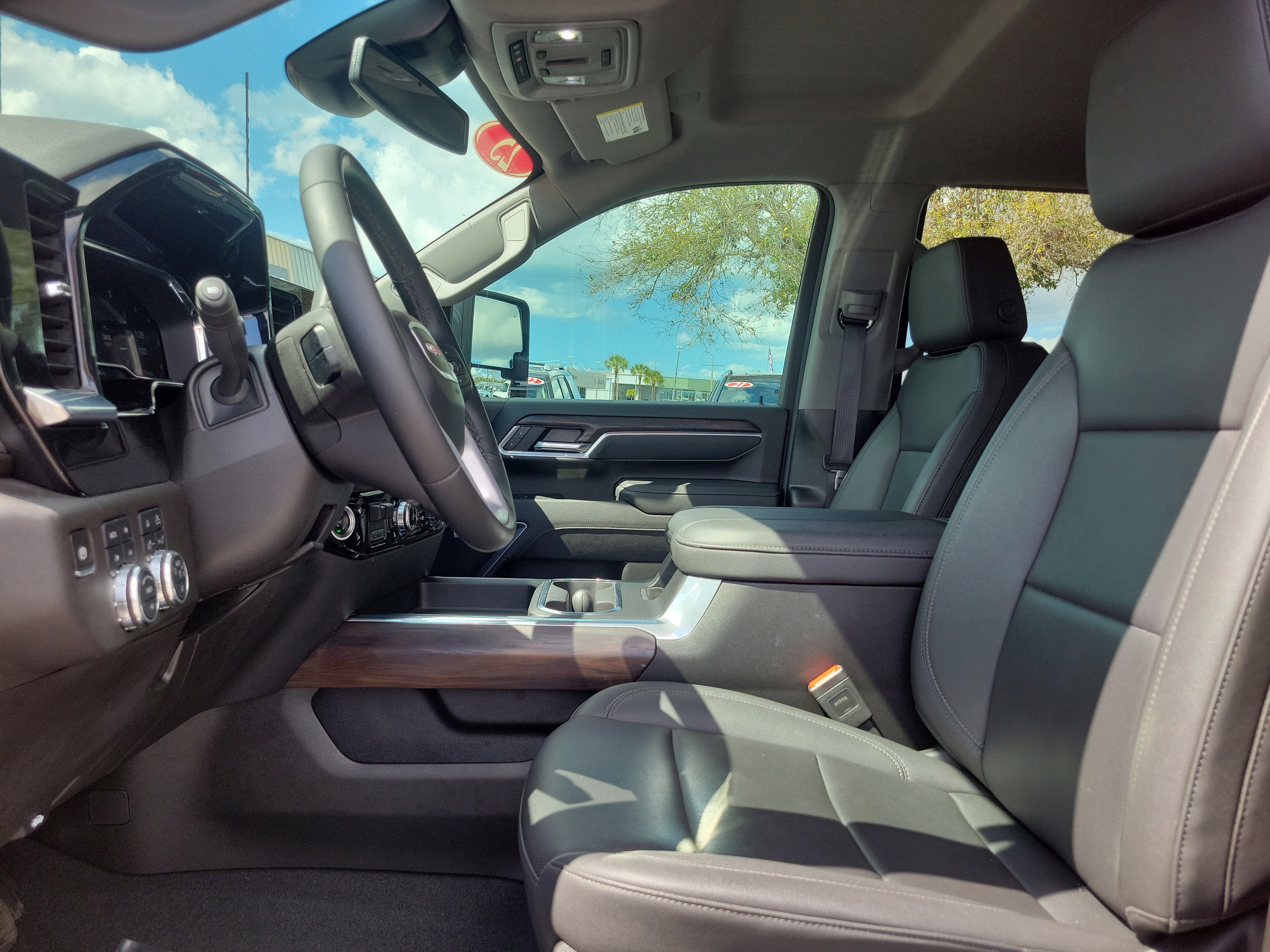 Used 2025 GMC Sierra 2500 SLT w/ SLT Premium Package image 20