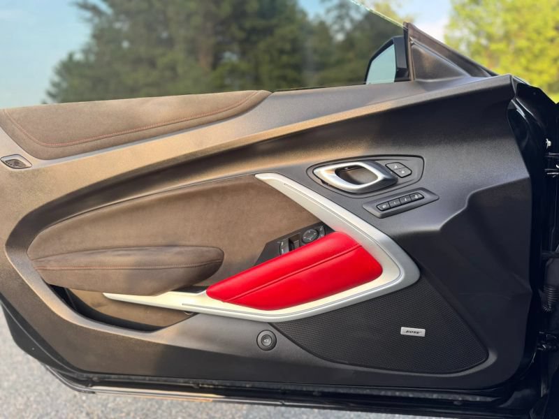 Used 2021 Chevrolet Camaro ZL1 RWD image 10