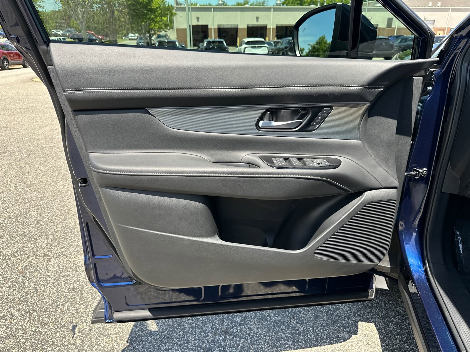 Certified 2025 Nissan Murano SL AWD/4WD image 8