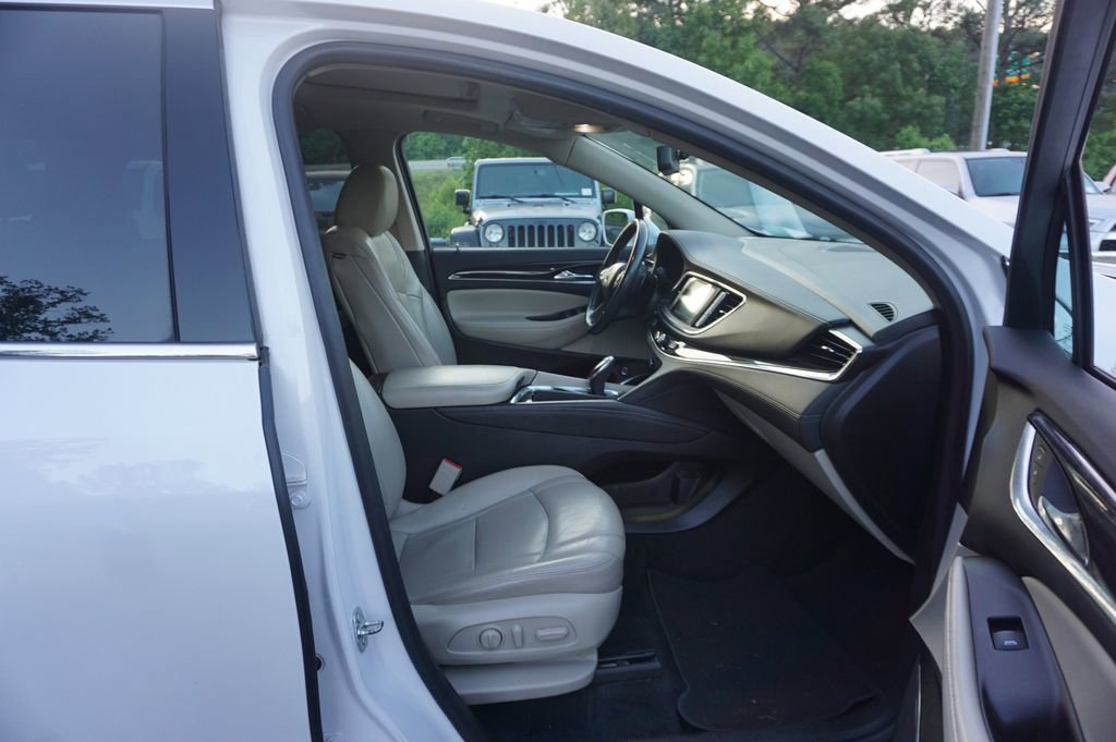Used 2018 Buick Enclave Essence FWD image 18