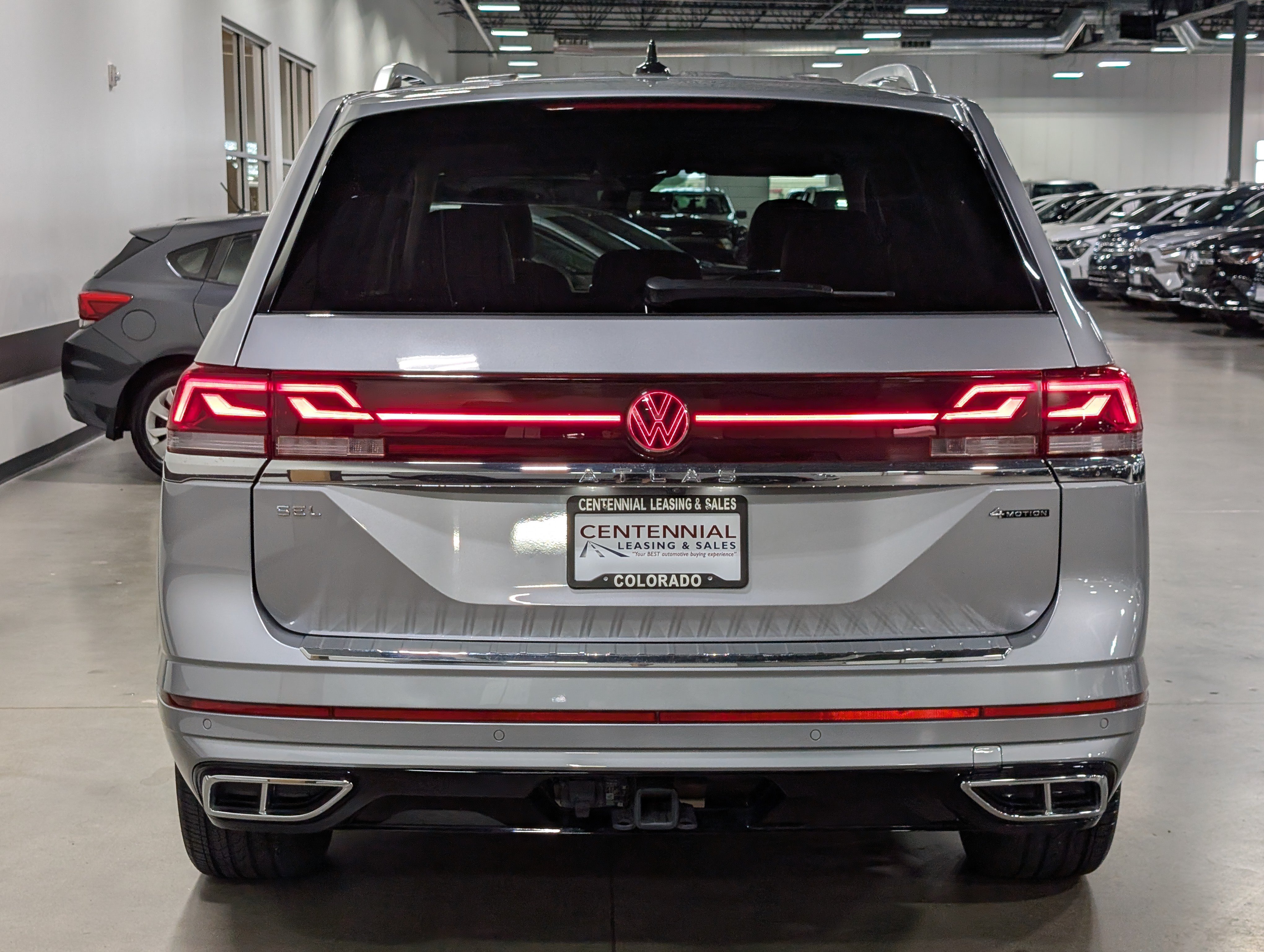 Used 2024 Volkswagen Atlas SEL Premium R-Line AWD/4WD image 4