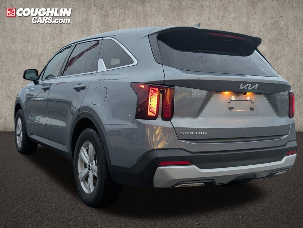 Used 2025 Kia Sorento LX image 5