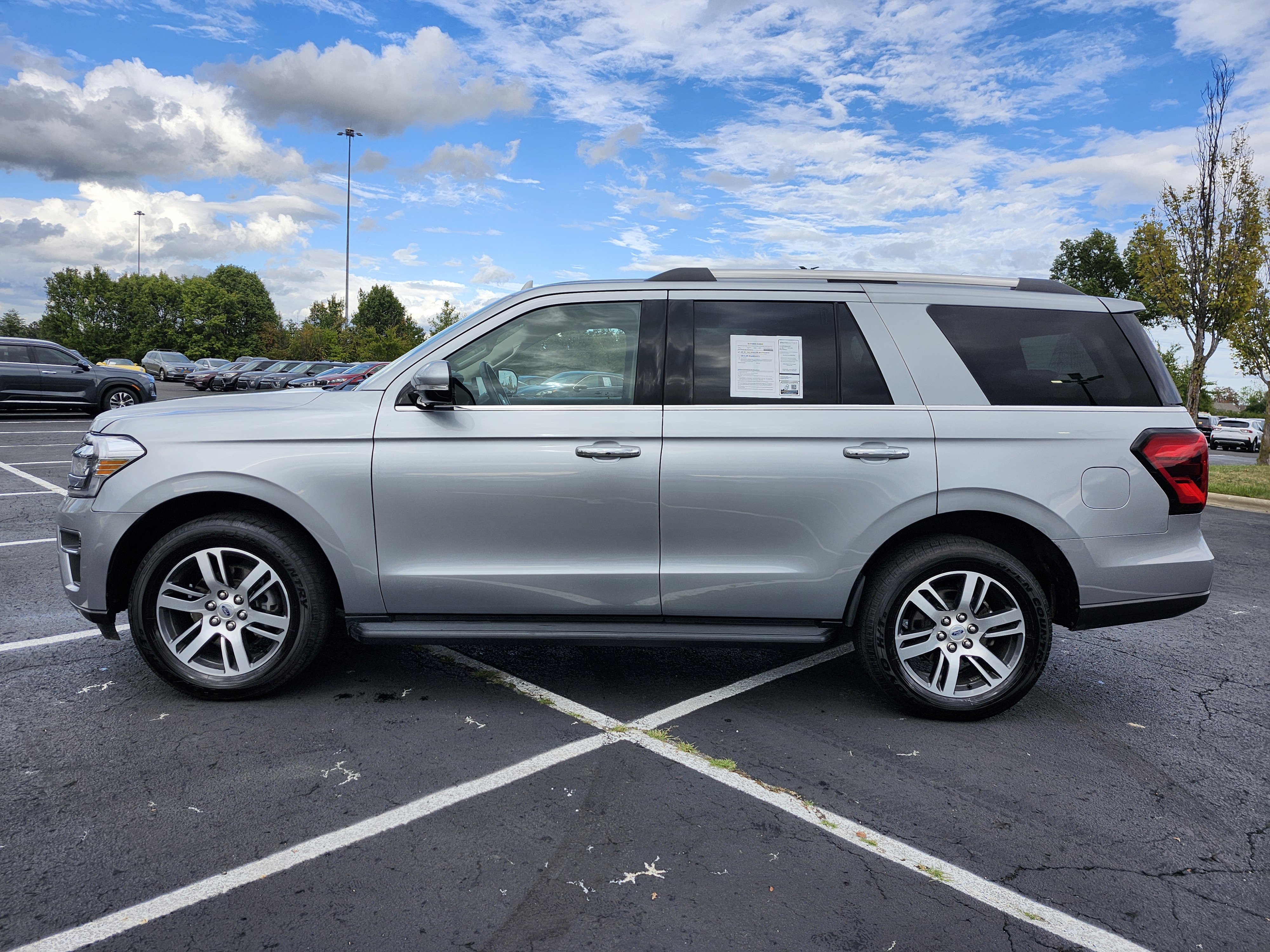 Used 2024 Ford Expedition Limited image 7