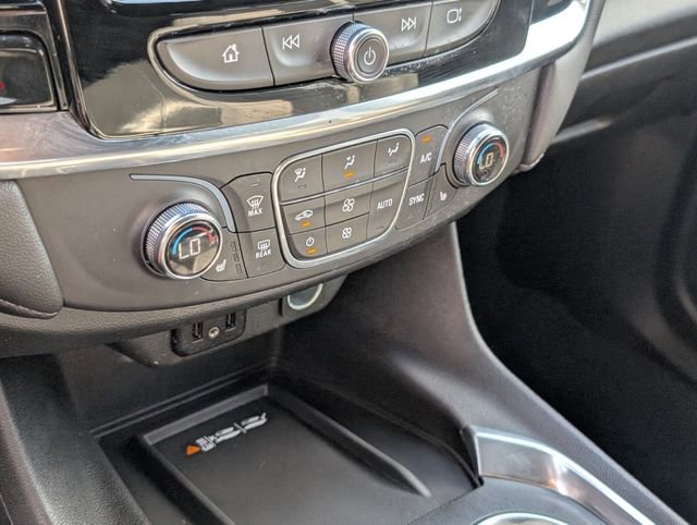 Used 2023 Chevrolet Traverse LT image 28